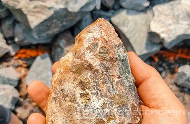 Добыча золота в Африке сверхусиленными ковшами от «Профессионала»!